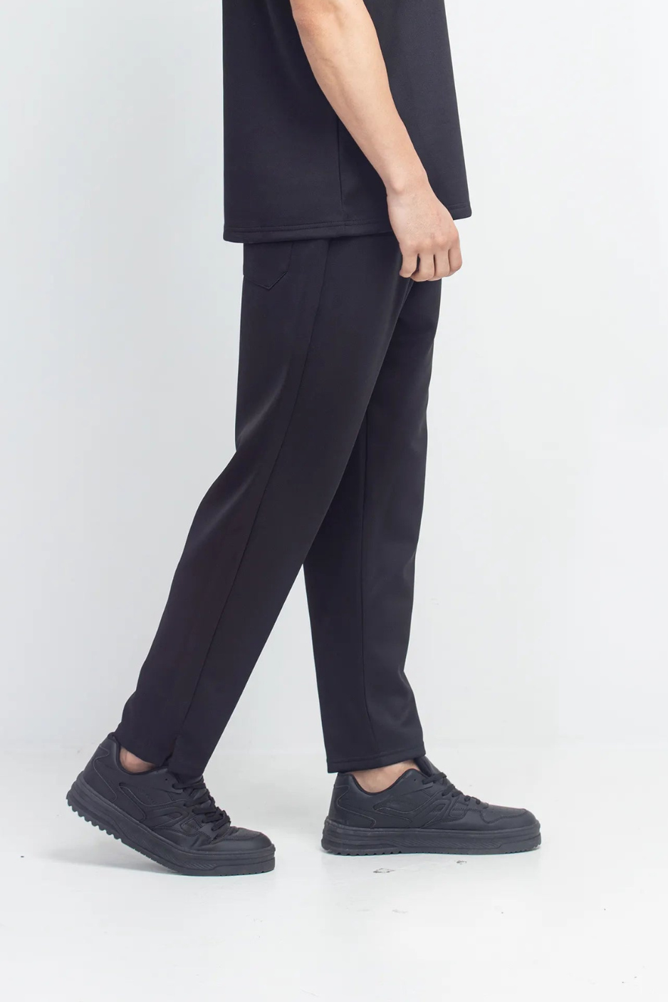 Men's Solid Black Premium Relaxed Fit Trouser